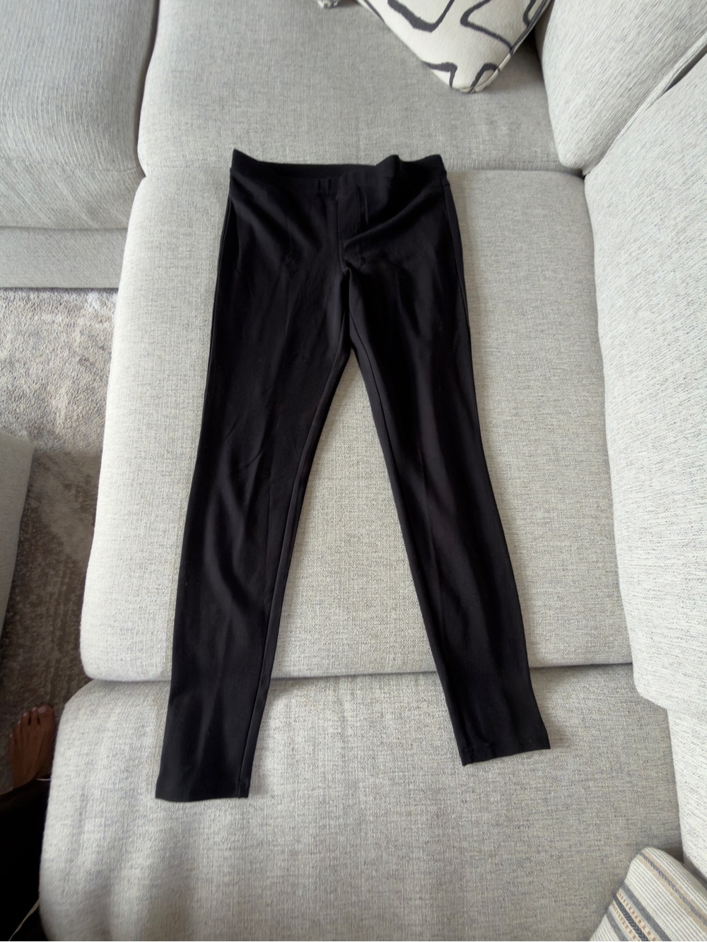 HUE Black Woman’s Stretch Leggings
